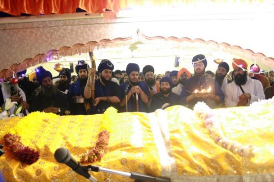 People who have not understood the actual message with the Shabads of Aarti in Sri Guru Granth Sahib Ji, and are instead practising what the Guru condemns. People who have not understood the actual message with the Shabads of Aarti in Sri Guru Granth Sahib Ji, and are instead practising what the Guru condemns.