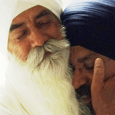 Bhai Mohinder Singh embraces Bhai Amolak Singh